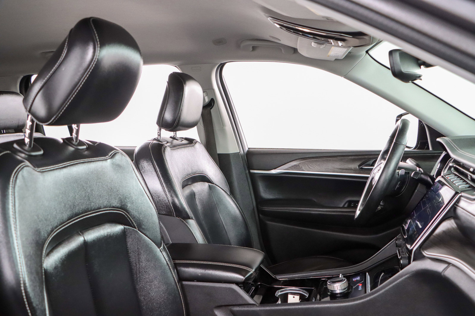 Used 2022 Jeep Grand Cherokee L Limited w/ Black Appearance Package image 28