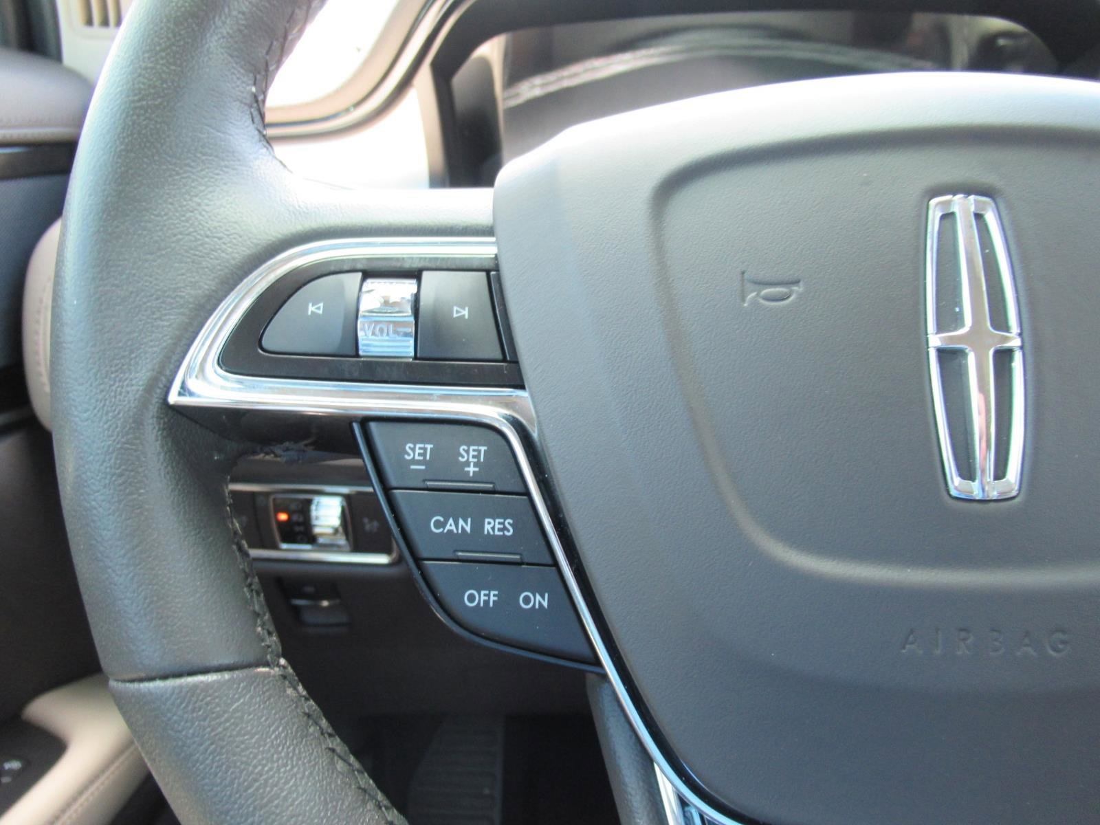 Used 2022 Lincoln Nautilus FWD w/ Premium Package image 23