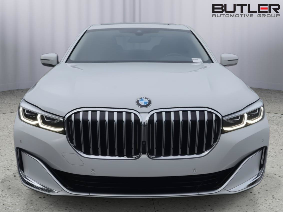 Used 2022 BMW 740i w/ Premium Package RWD image 2