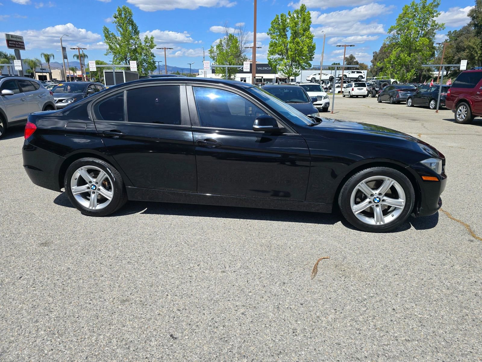 Used 2015 BMW 320i Sedan RWD image 4