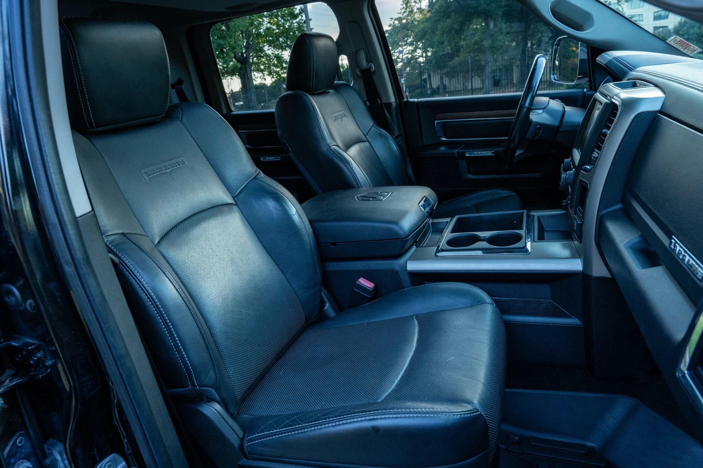 Used 2014 RAM 1500 Laramie w/ Convenience Group AWD/4WD image 16