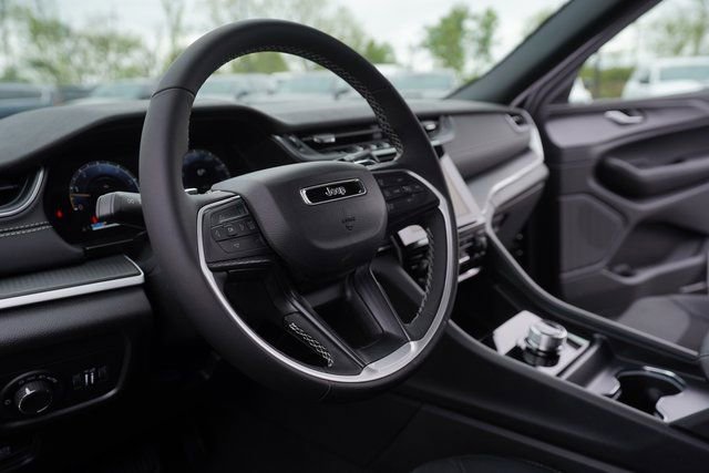 New 2025 Jeep Grand Cherokee Laredo X w/ Luxury Tech Group I image 23