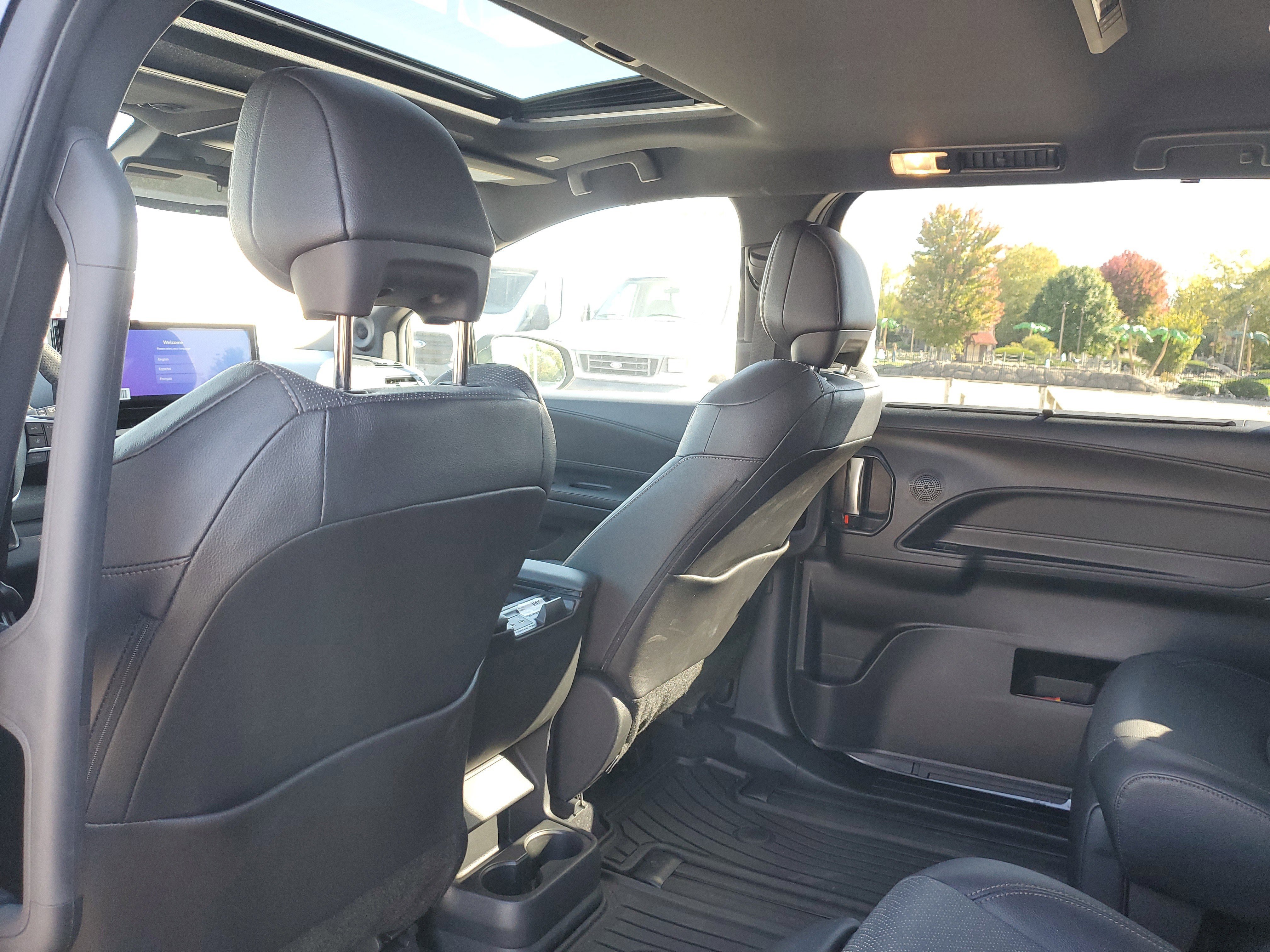Used 2025 Toyota Sienna Limited image 13