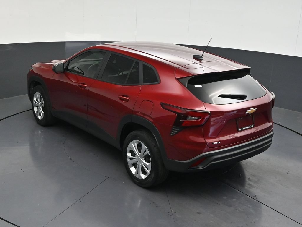 Used 2024 Chevrolet Trax LS FWD image 17