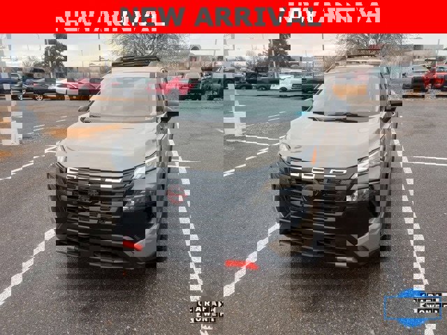 Used 2025 Nissan Rogue SV image 5