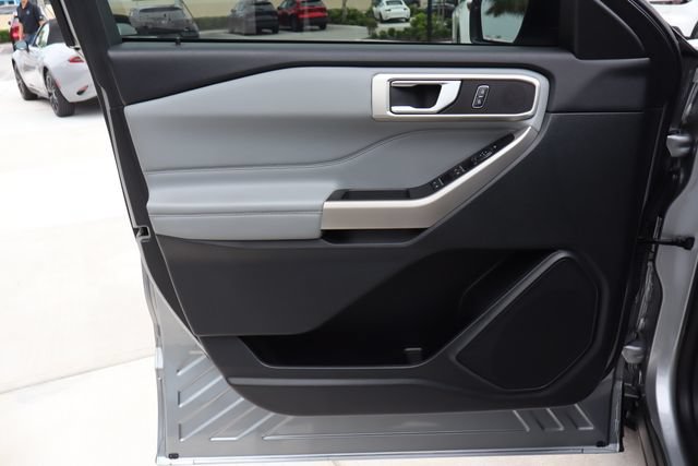 Used 2023 Ford Explorer XLT w/ Equipment Group 202A AWD/4WD image 27