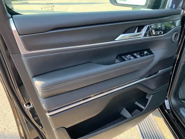 New 2026 Jeep Grand Wagoneer L Summit w/ Premium Group III AWD/4WD image 15