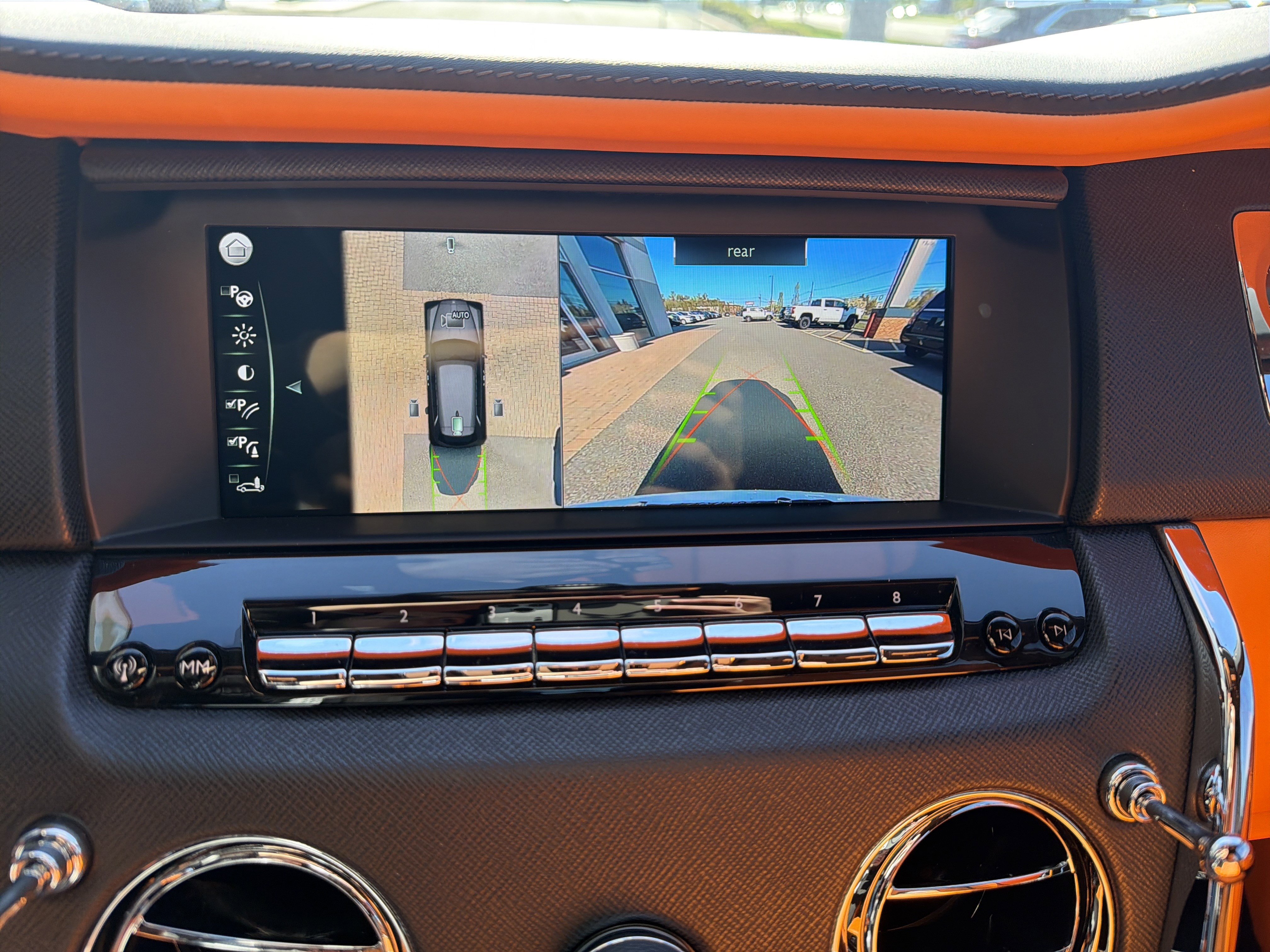 Used 2024 Rolls-Royce Cullinan w/ Dark Exterior Package image 27