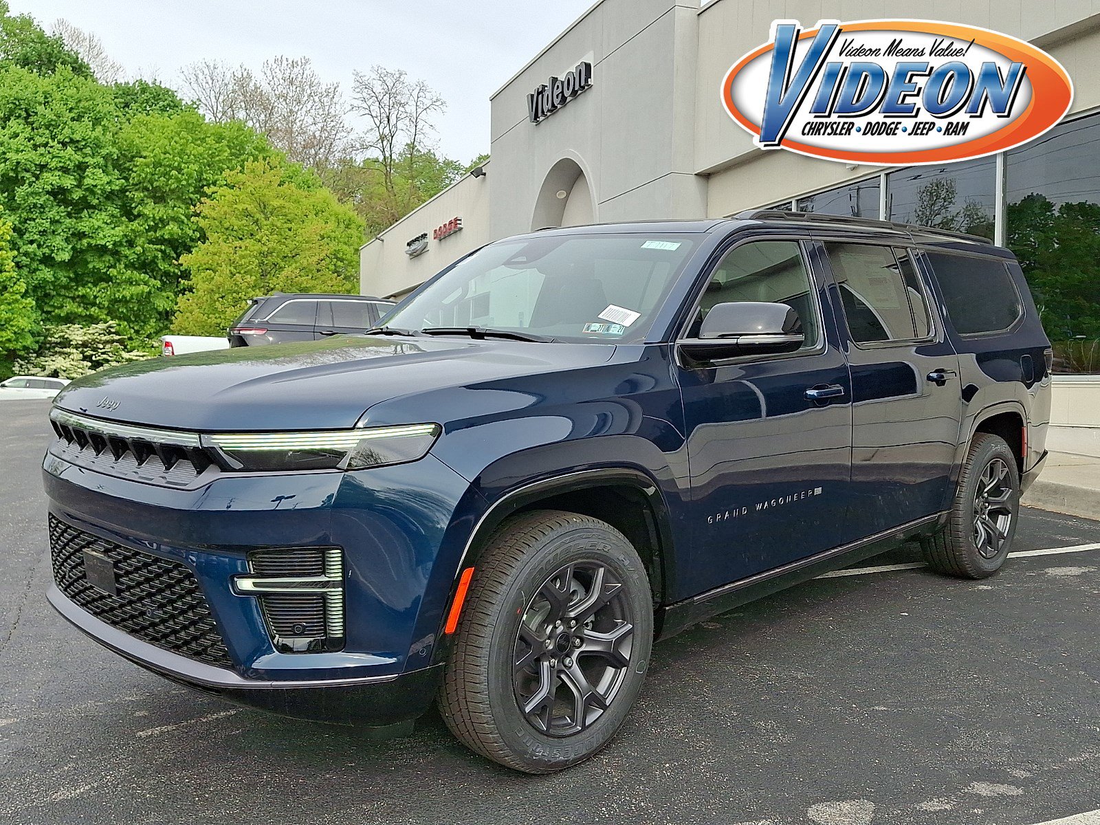 New 2026 Jeep Grand Wagoneer L Limited AWD/4WD image 1