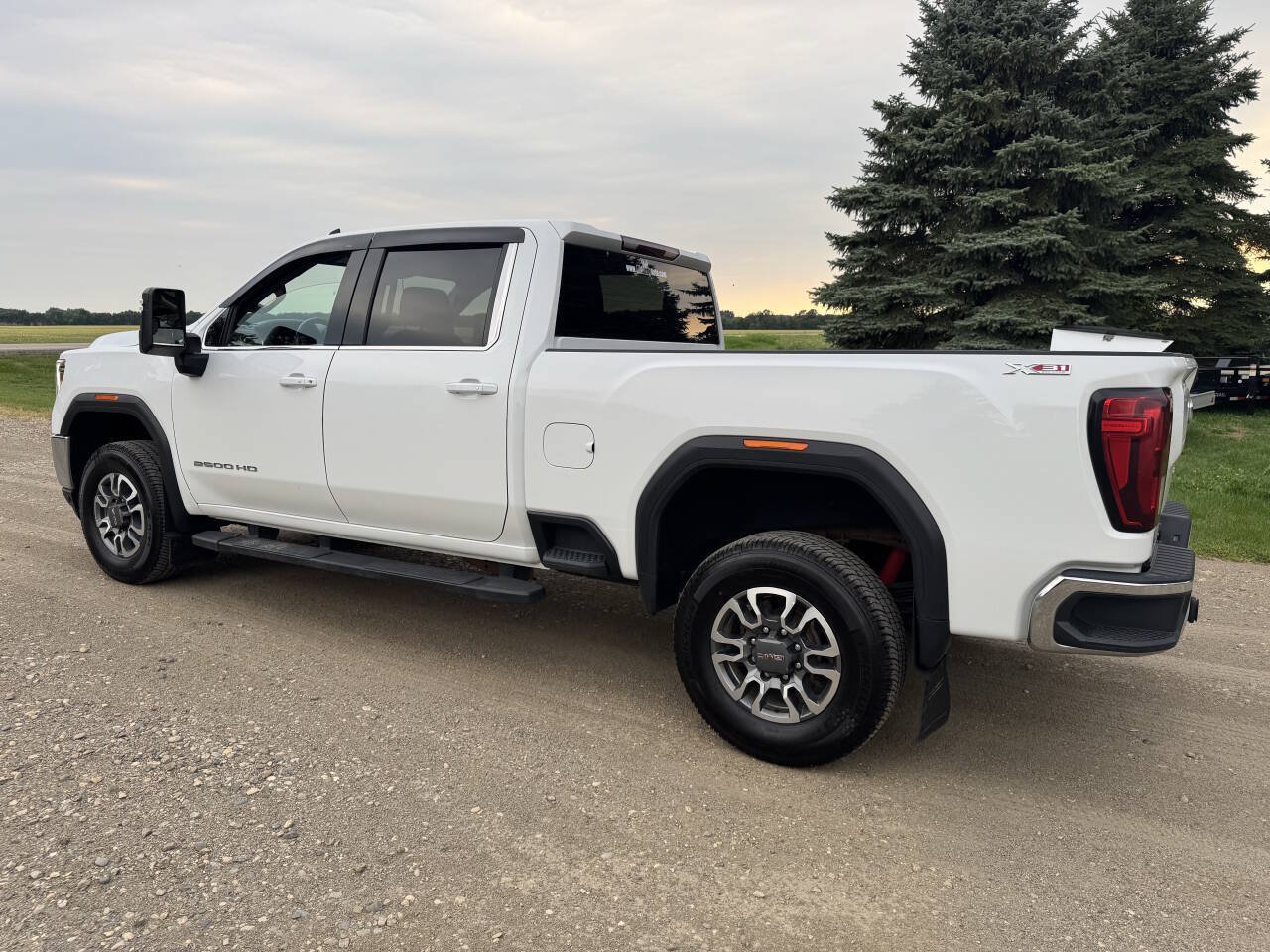 Used 2022 GMC Sierra 2500 SLE w/ X31 Off-Road Package AWD/4WD image 6