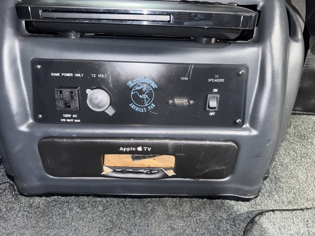 Used 2020 GMC Savana 2500 Extended w/ Enhanced Convenience Package image 32