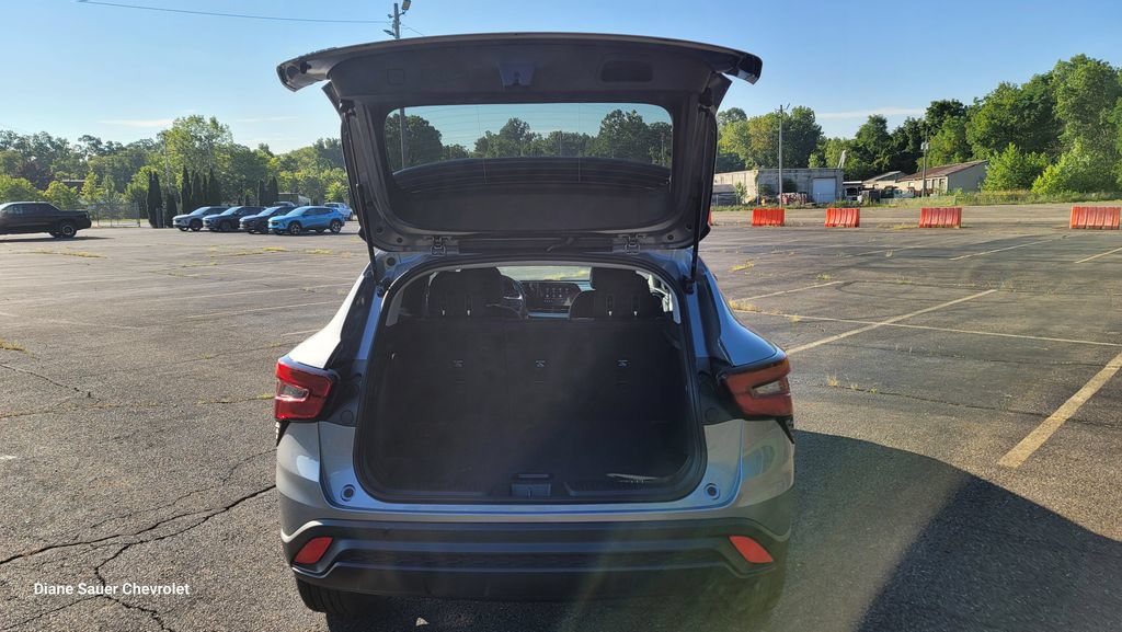 New 2026 Chevrolet Trax LS w/ LS Convenience Package FWD image 11