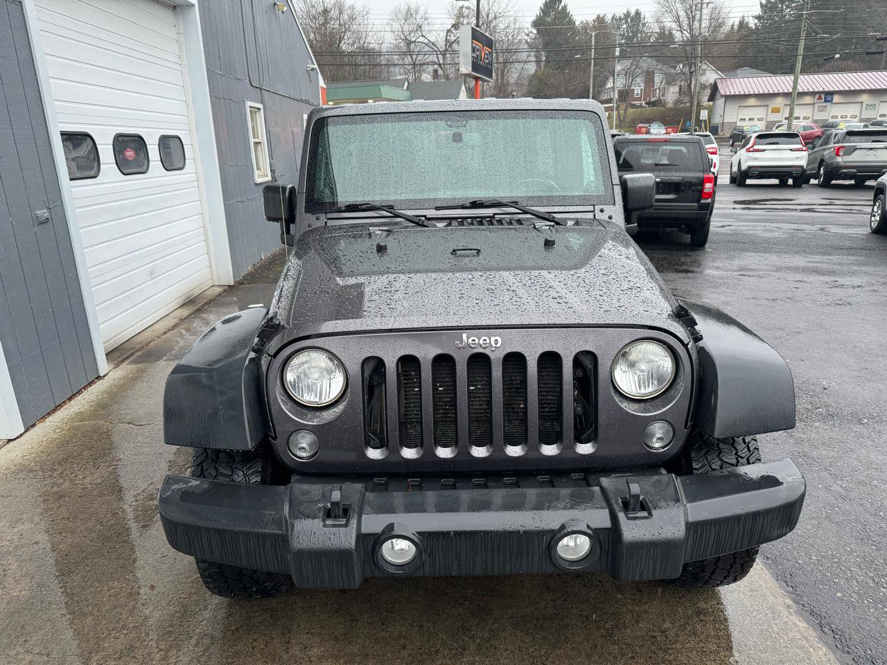 Used 2014 Jeep Wrangler Unlimited Rubicon w/ Connectivity Group AWD/4WD image 2