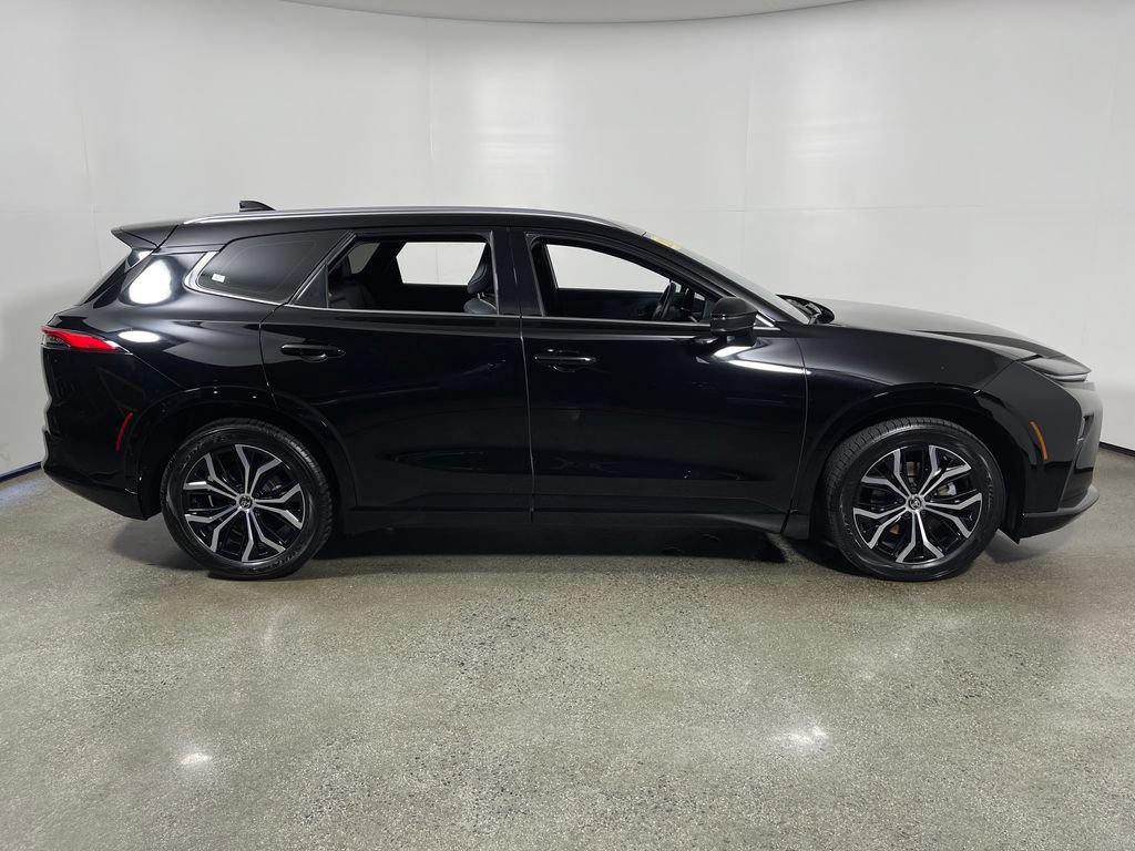 Certified 2025 Toyota Crown Signia AWD/4WD image 2