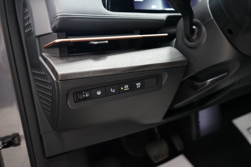 Used 2023 Nissan Ariya FWD image 32