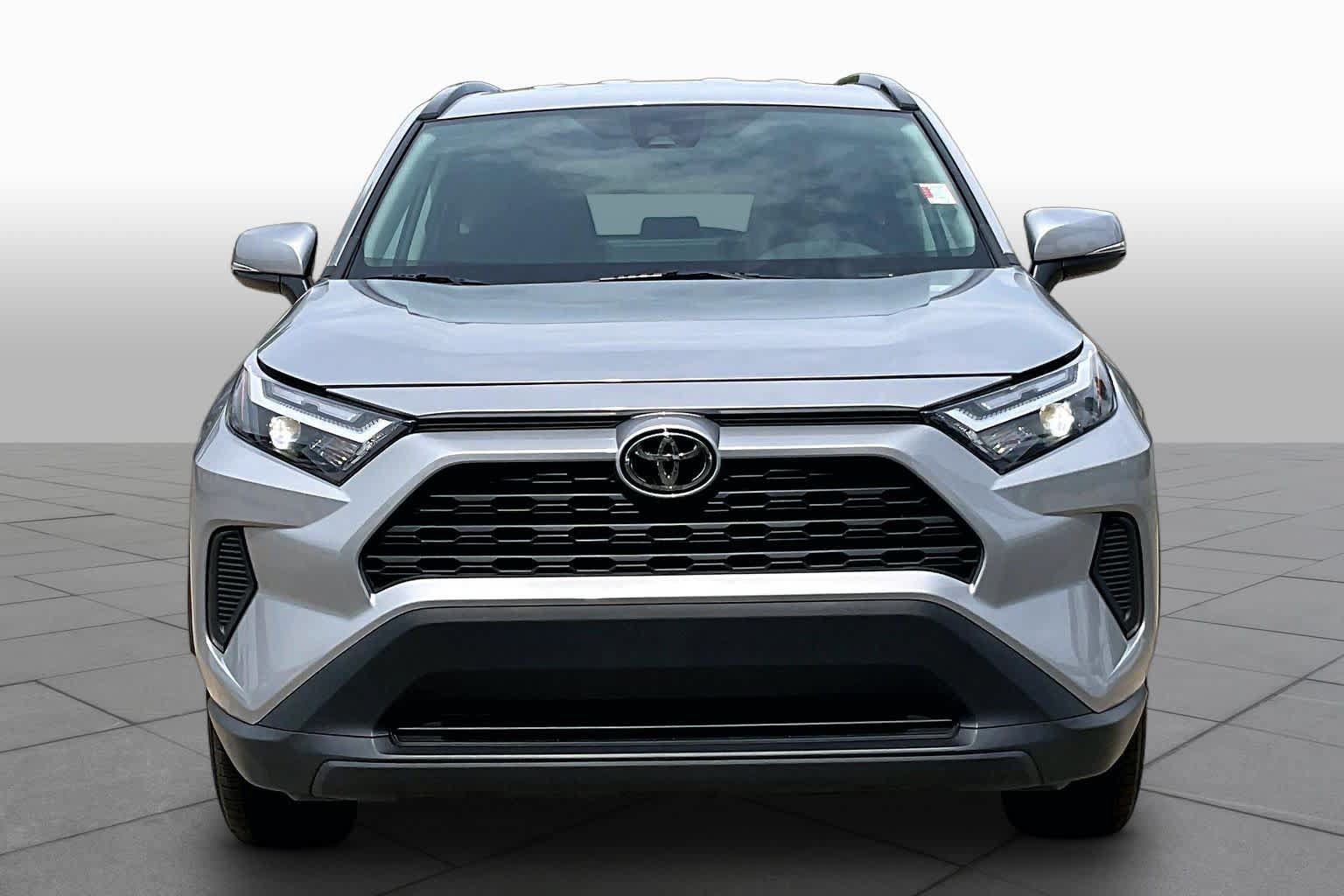 Used 2025 Toyota RAV4 XLE FWD image 7