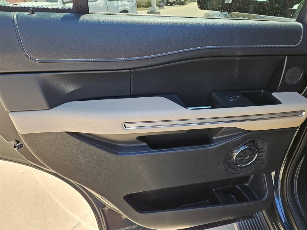 Used 2024 Ford Expedition Limited image 14