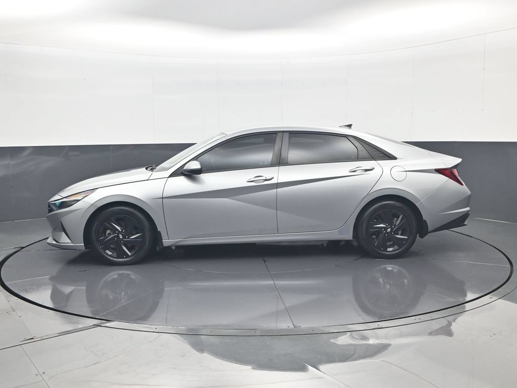 Certified 2022 Hyundai Elantra SEL FWD image 9