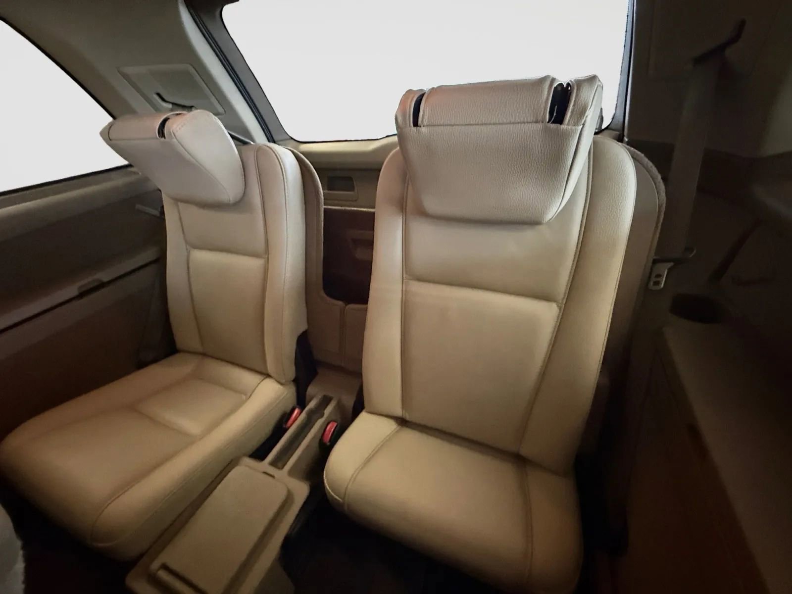 Used 2010 Volvo XC90 3.2 image 50