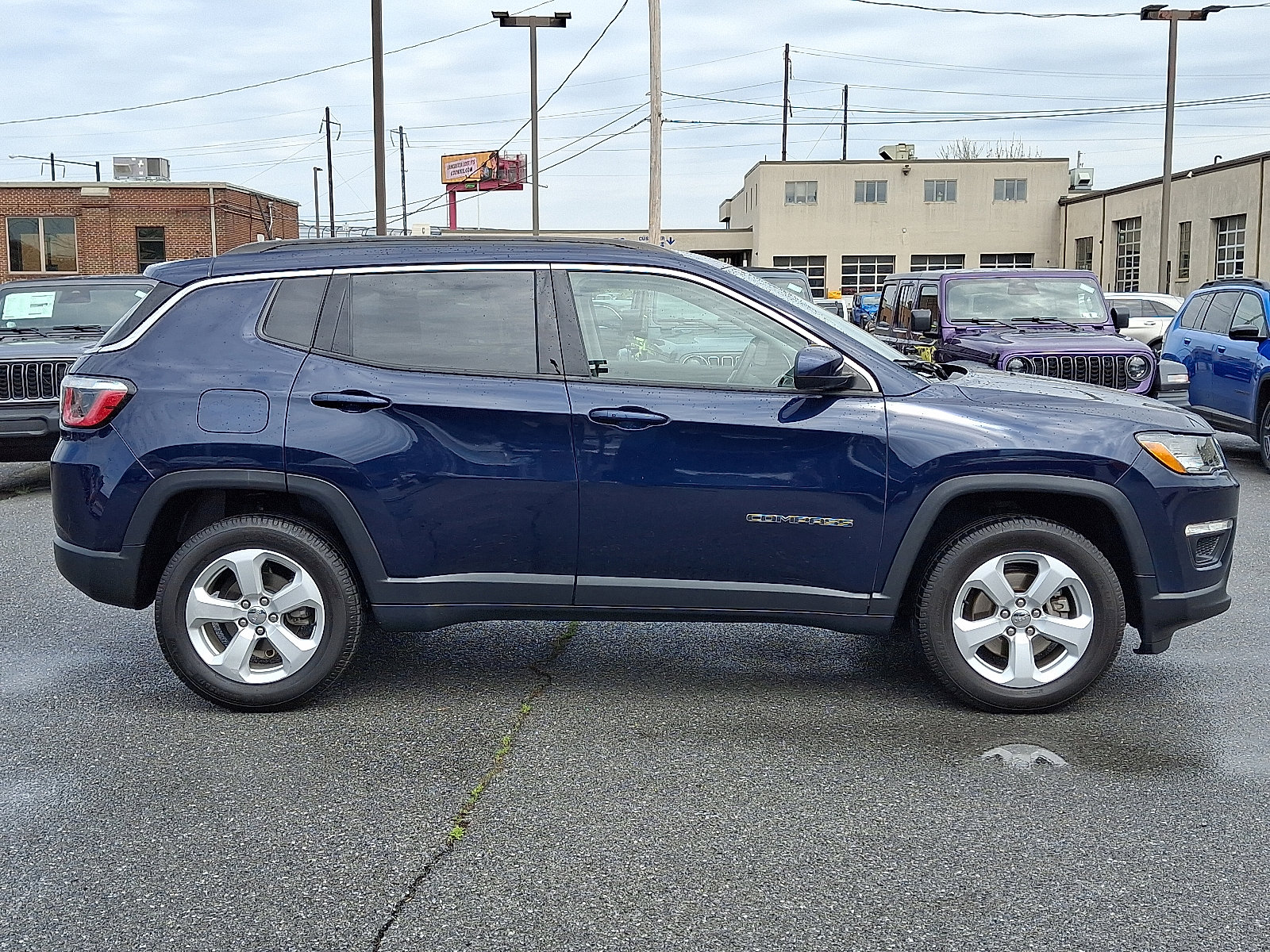 Used 2017 Jeep Compass Latitude w/ Popular Equipment Group AWD/4WD image 8