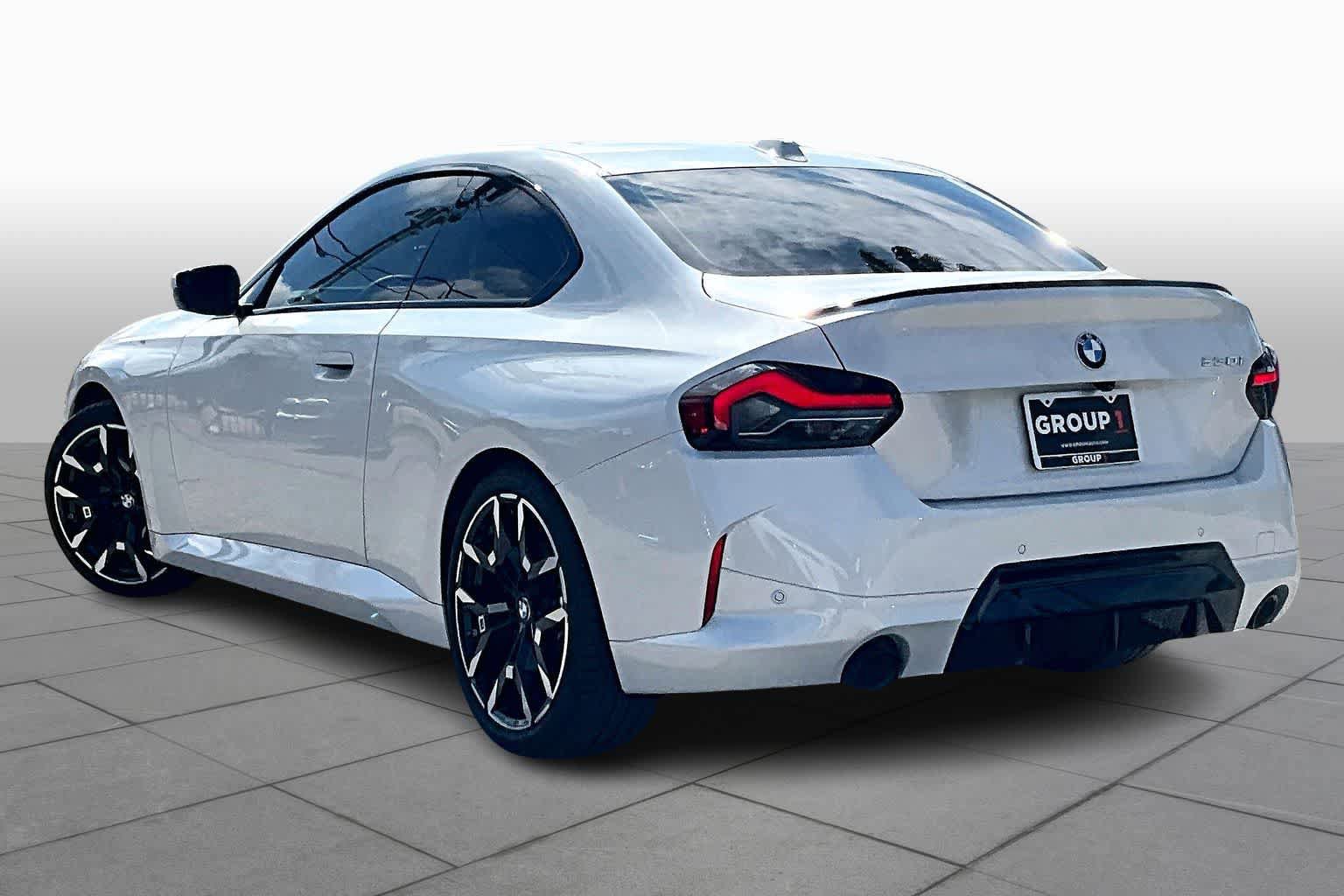 Used 2025 BMW 230i Coupe w/ M Sport Package RWD image 11