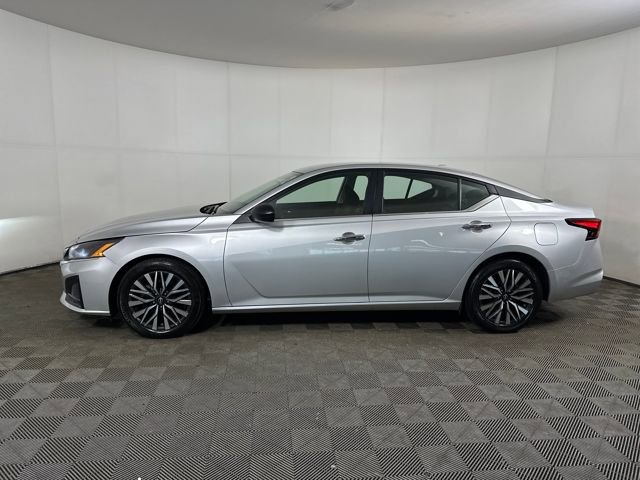 Used 2024 Nissan Altima 2.5 SV image 6