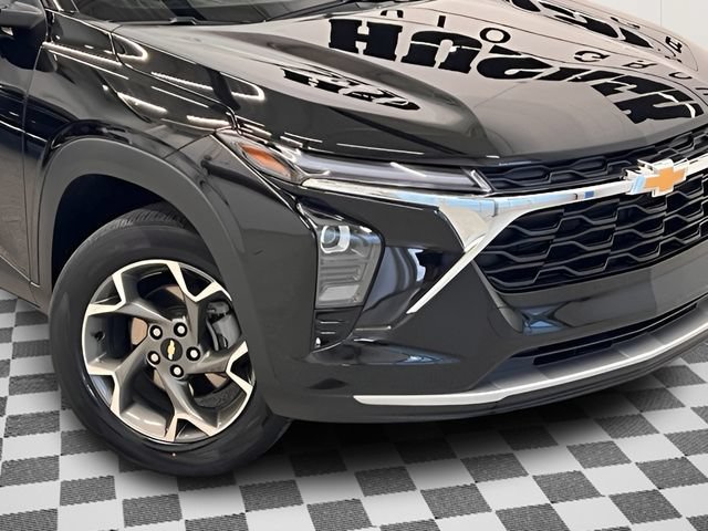 Certified 2025 Chevrolet Trax LT FWD image 26
