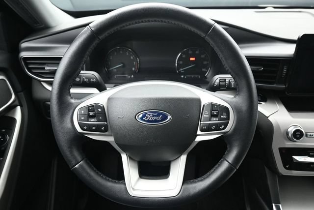 Used 2023 Ford Explorer XLT w/ Equipment Group 202A AWD/4WD image 16