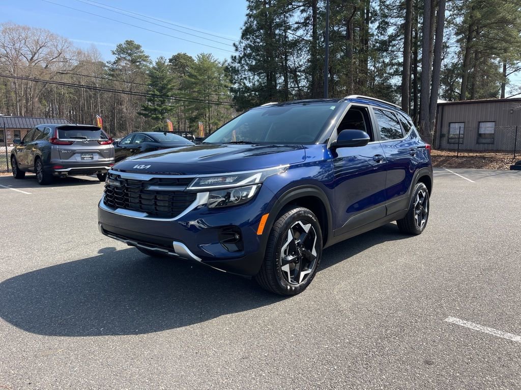 Certified 2025 Kia Seltos EX w/ EX Sunroof Package image 2