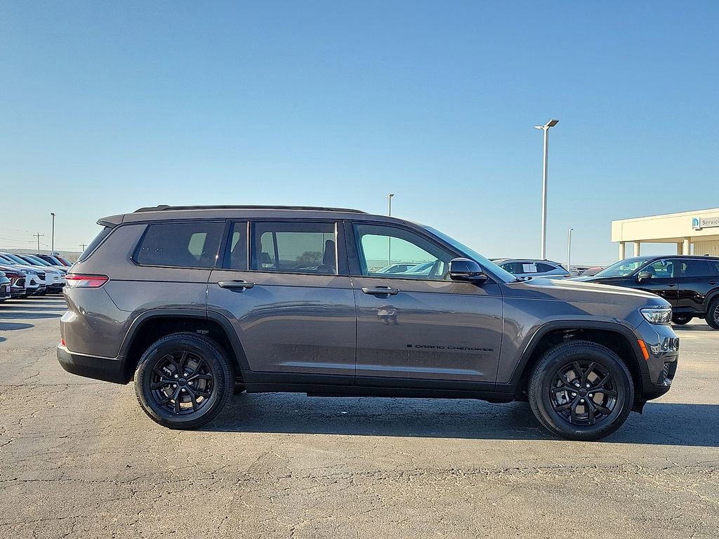 Used 2024 Jeep Grand Cherokee L Laredo AWD/4WD image 6