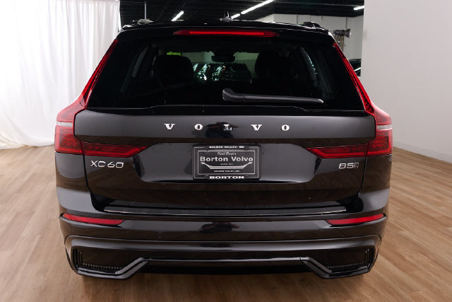 Certified 2026 Volvo XC60 B5 Plus AWD/4WD image 5
