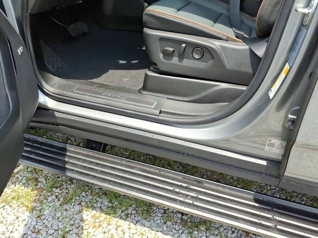 New 2026 GMC Yukon AT4 w/ AT4 Premium Plus Package AWD/4WD image 12