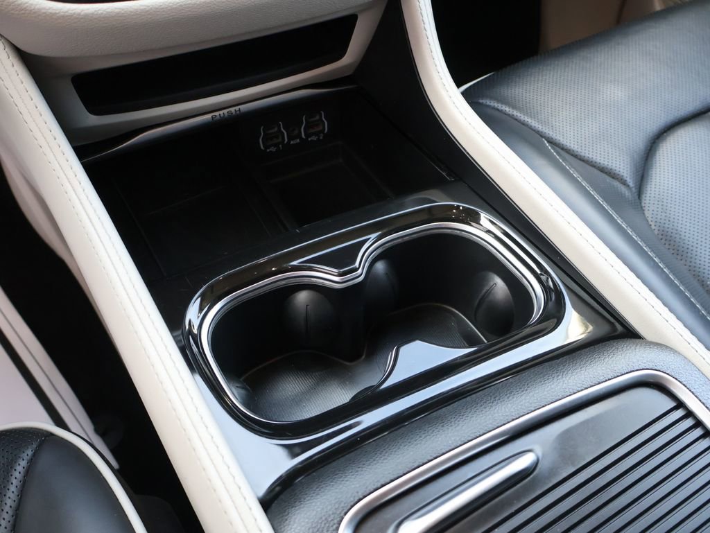 Used 2024 Chrysler Pacifica Limited image 36
