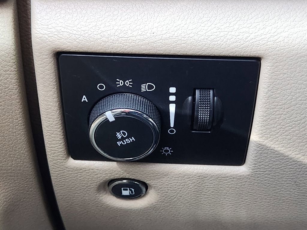 Used 2020 Jeep Grand Cherokee Limited w/ Premium Lighting Group AWD/4WD image 29
