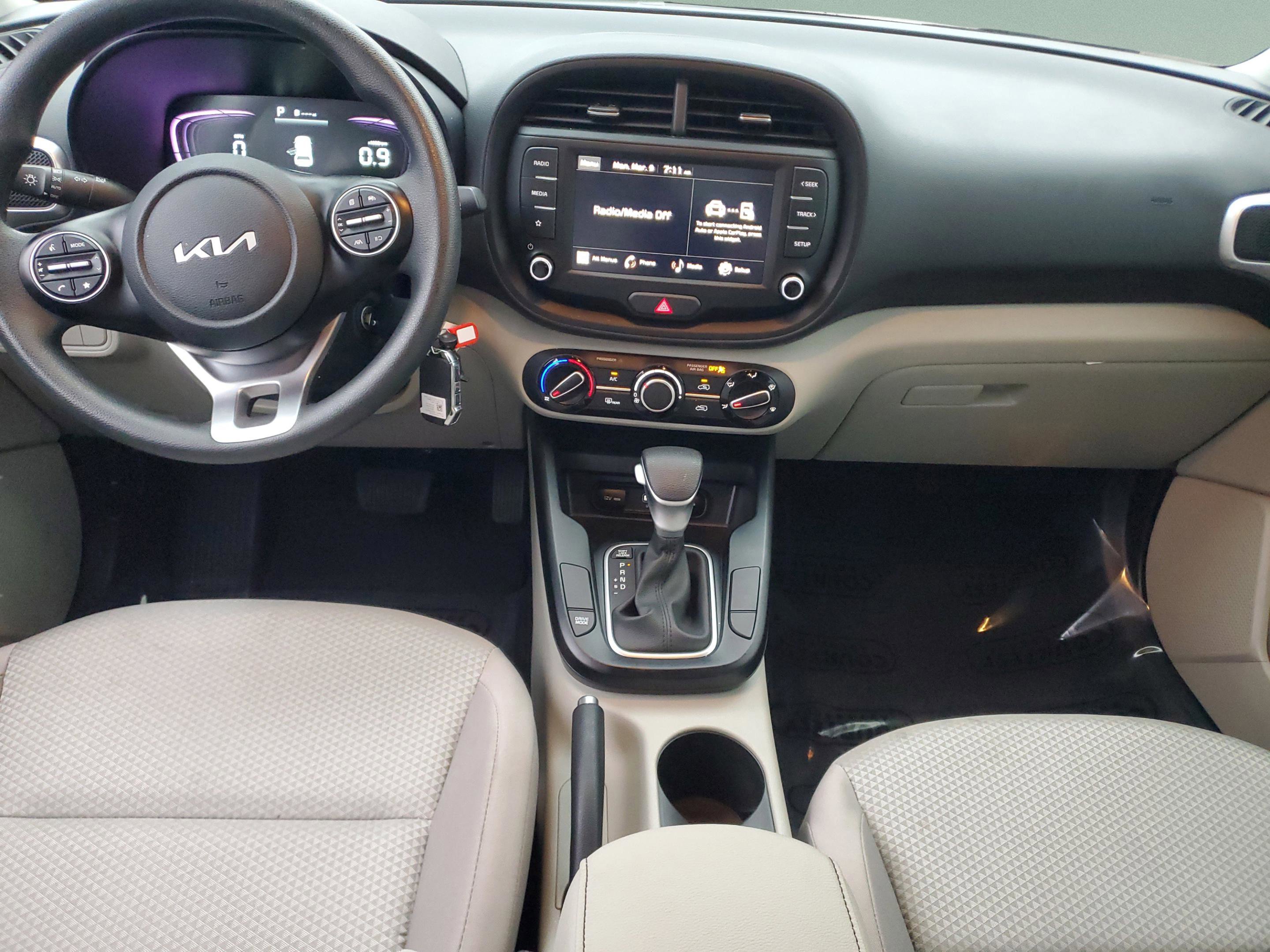 Certified 2025 Kia Soul LX image 13