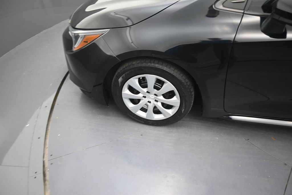 Used 2023 Toyota Corolla LE FWD image 9