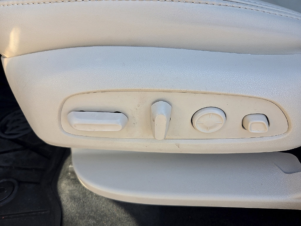 Used 2023 Buick Enclave Premium FWD image 16