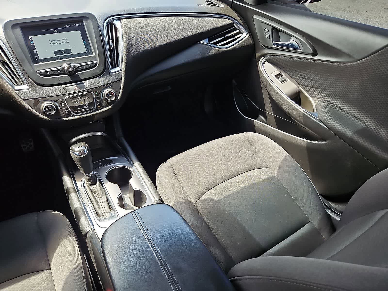 Used 2017 Chevrolet Malibu LT FWD image 12