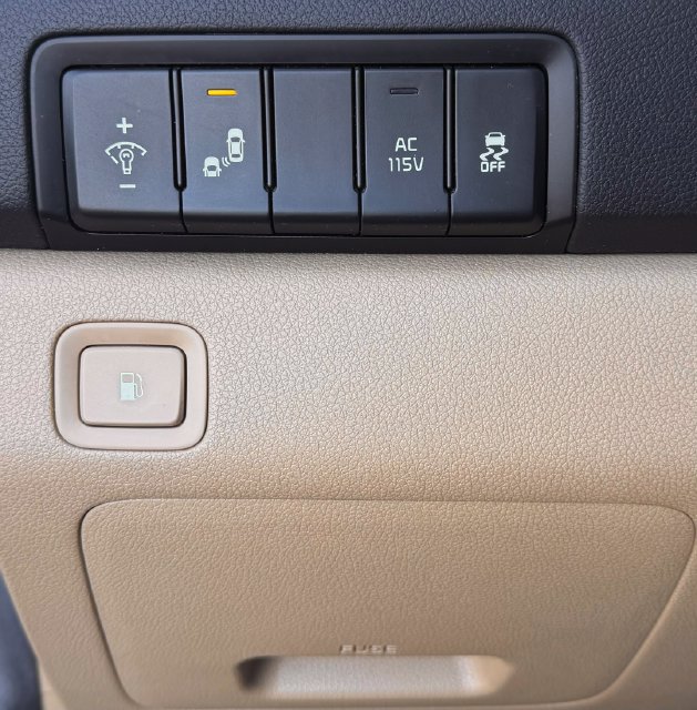 Used 2015 Kia Sedona SX FWD image 15
