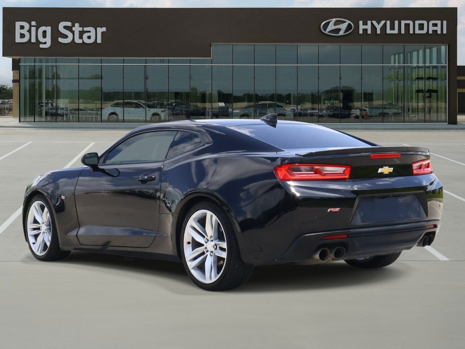 Used 2017 Chevrolet Camaro LT RWD image 3