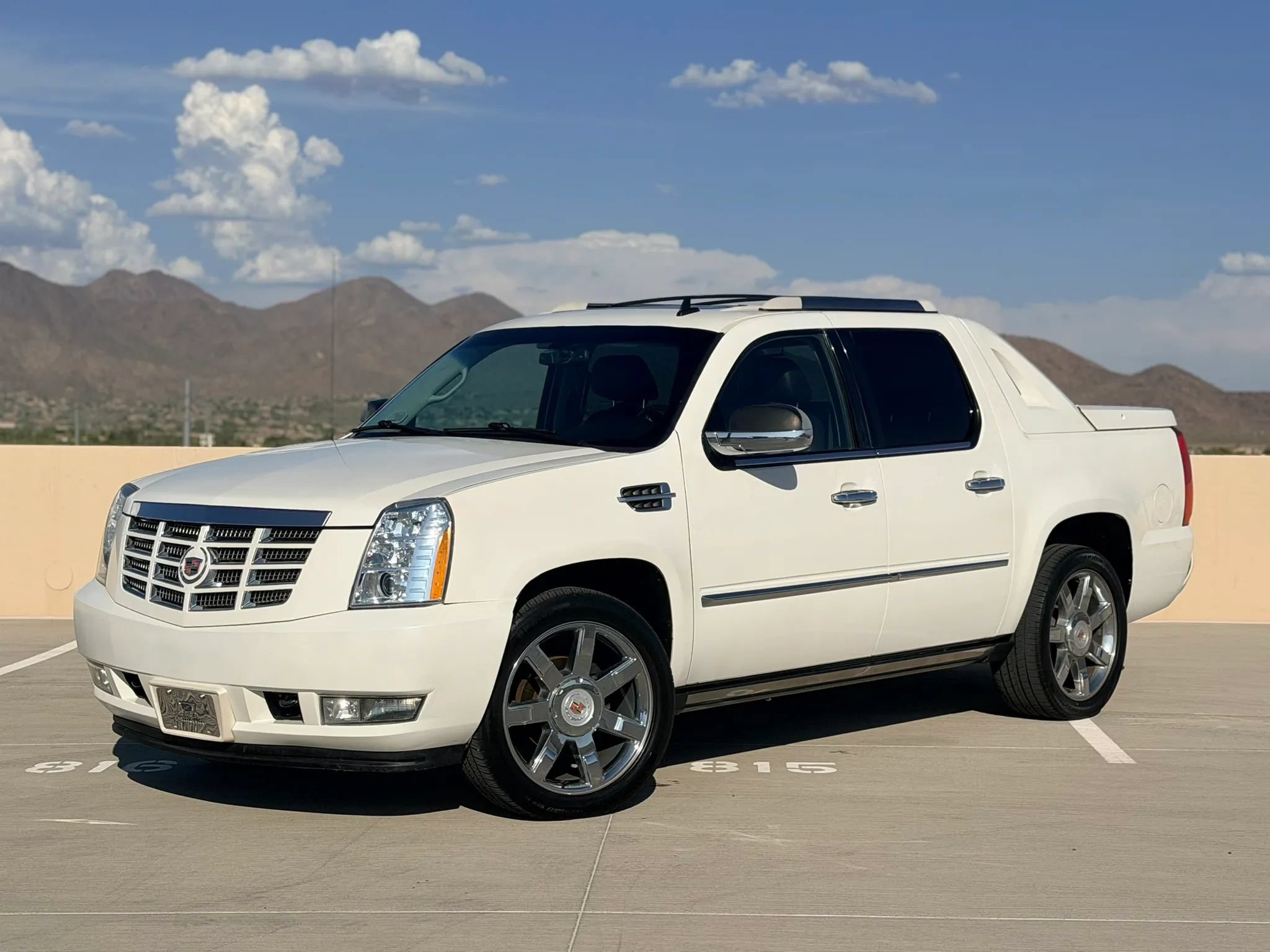 Used 2013 Cadillac Escalade EXT Premium AWD/4WD image 2