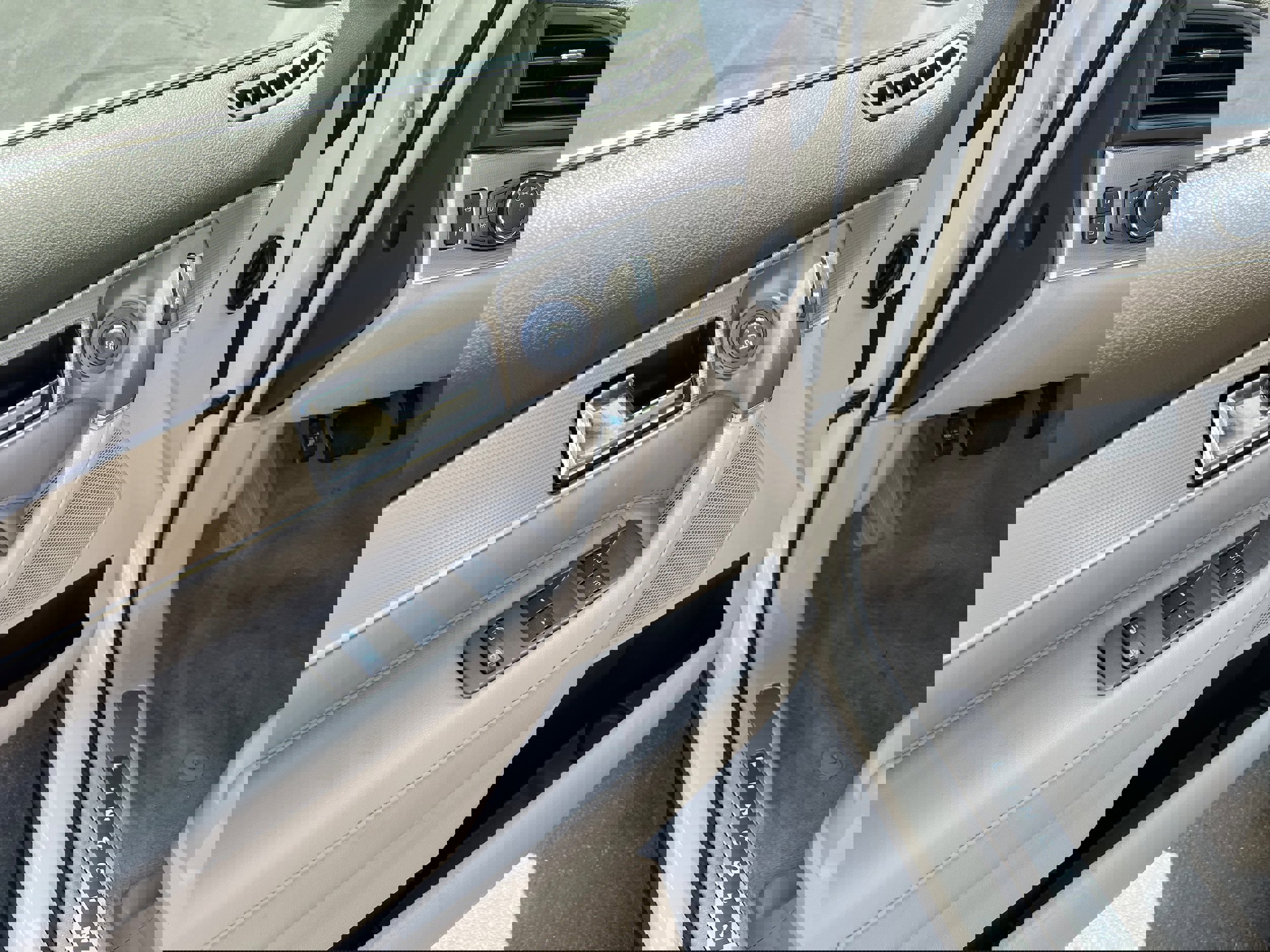 Used 2014 Lincoln MKX w/ Equipment Group 101A image 12