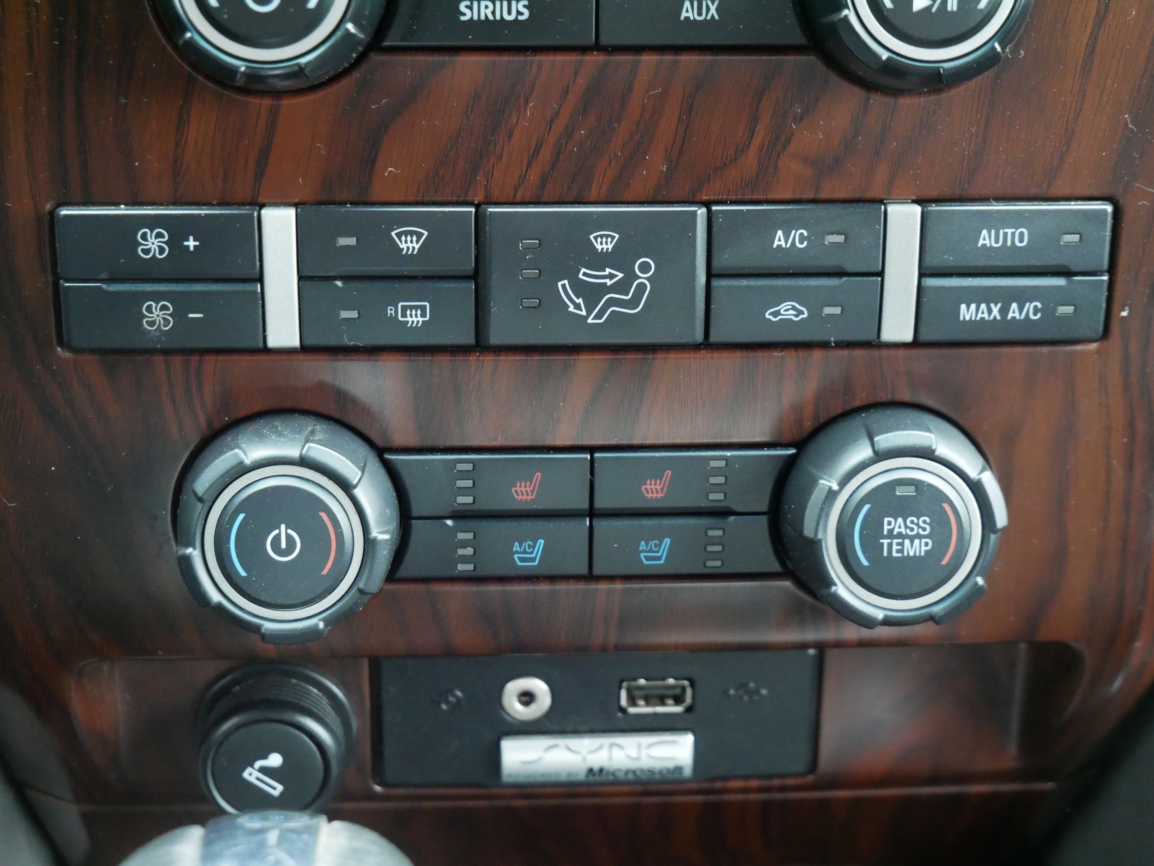 Used 2012 Ford F150 Lariat w/ Lariat Chrome Pkg image 14