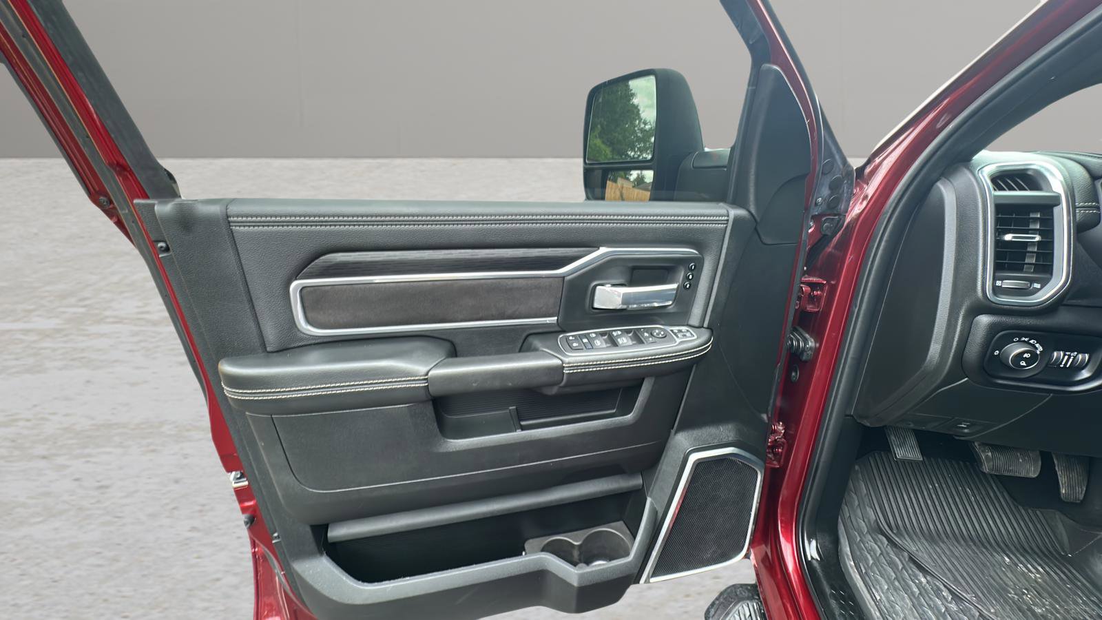 Used 2024 RAM 3500 Laramie w/ Night Edition AWD/4WD image 17