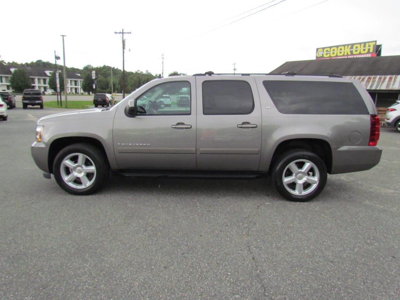 Used 2008 Chevrolet Suburban LT w/ Convenience Package 1 image 4