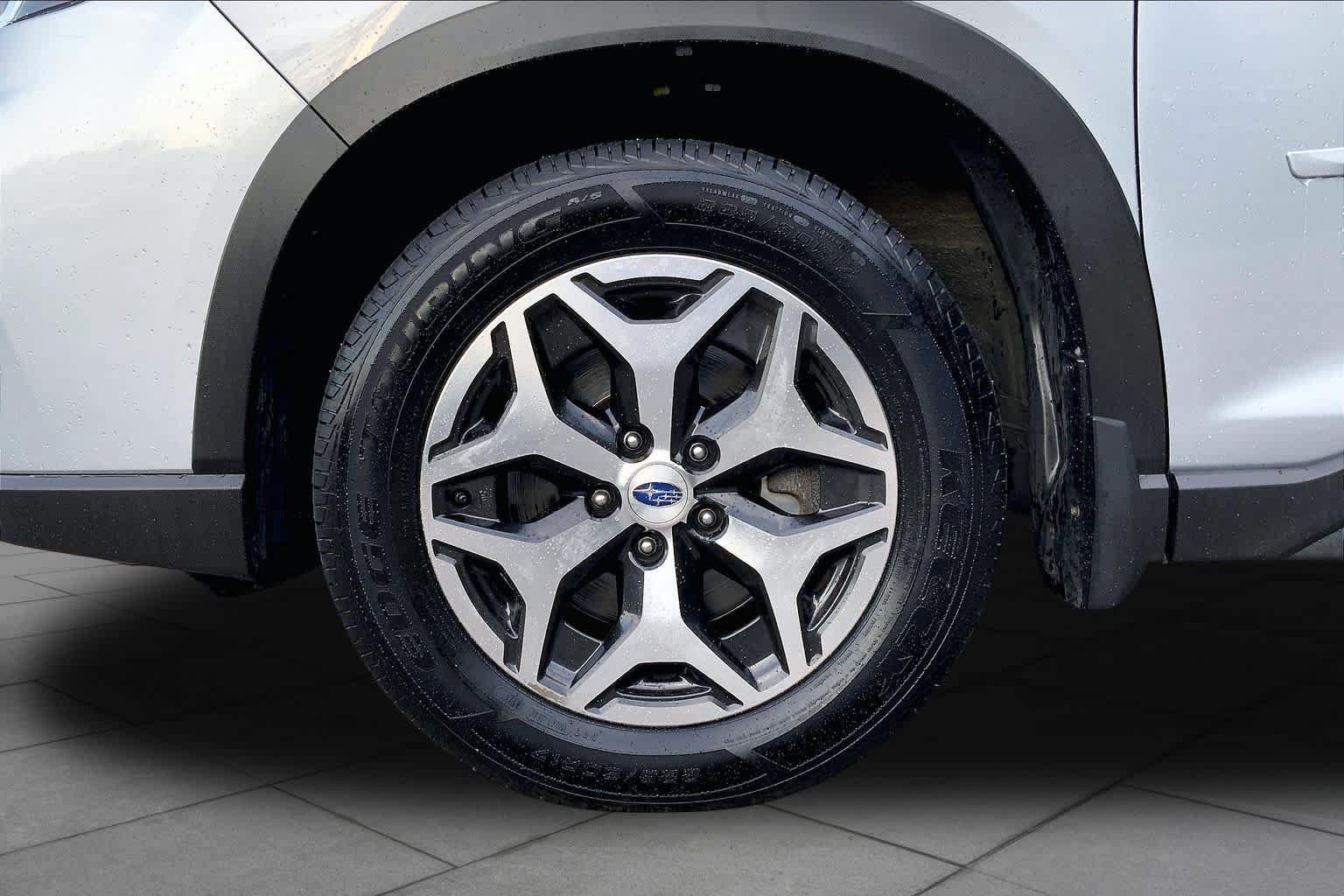 Used 2020 Subaru Forester Premium AWD/4WD image 11