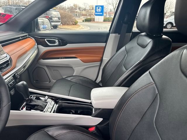 Used 2023 Jeep Compass Limited w/ Sun and Sound Group image 11