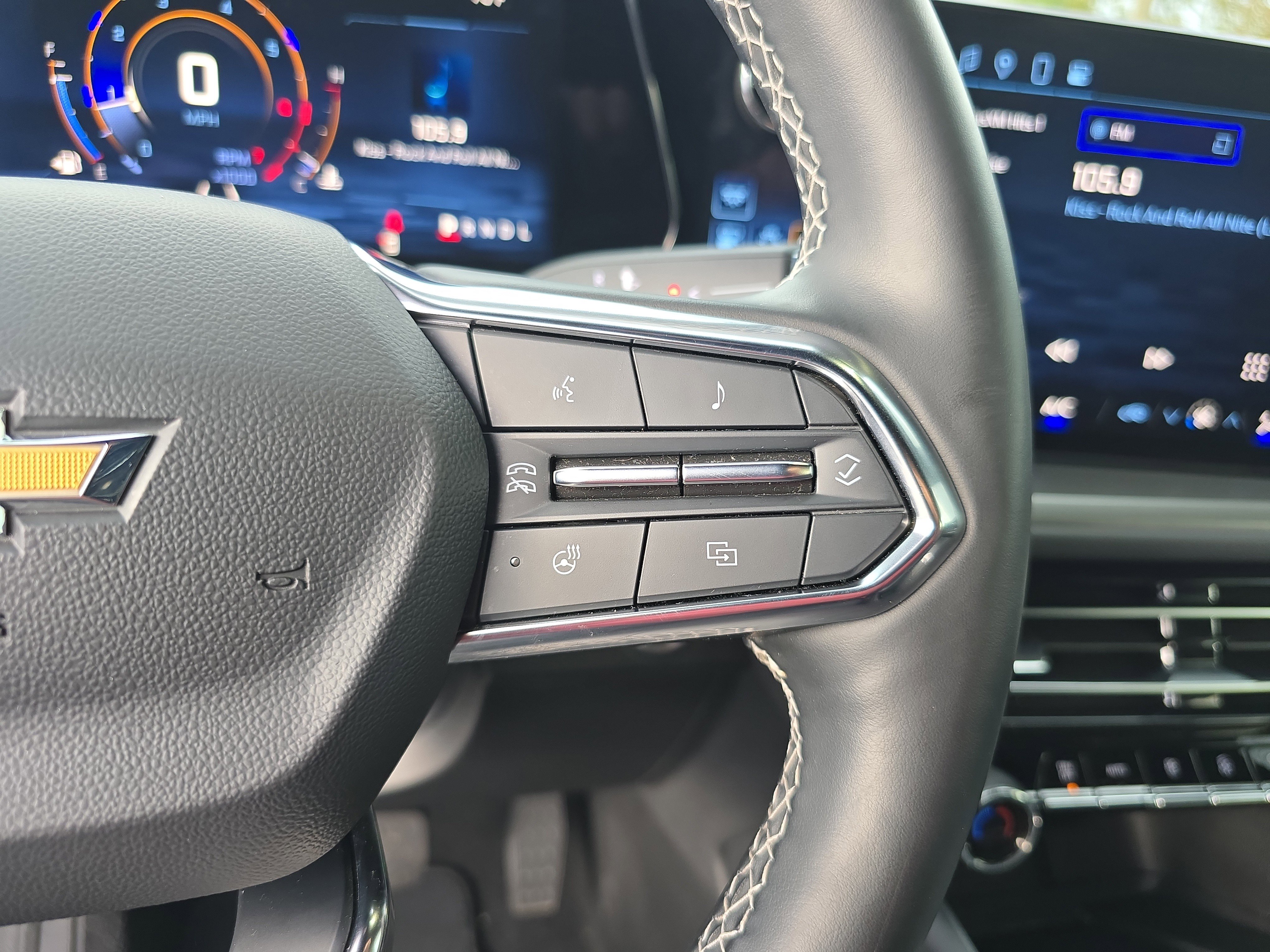 Used 2025 Chevrolet Traverse LT image 33