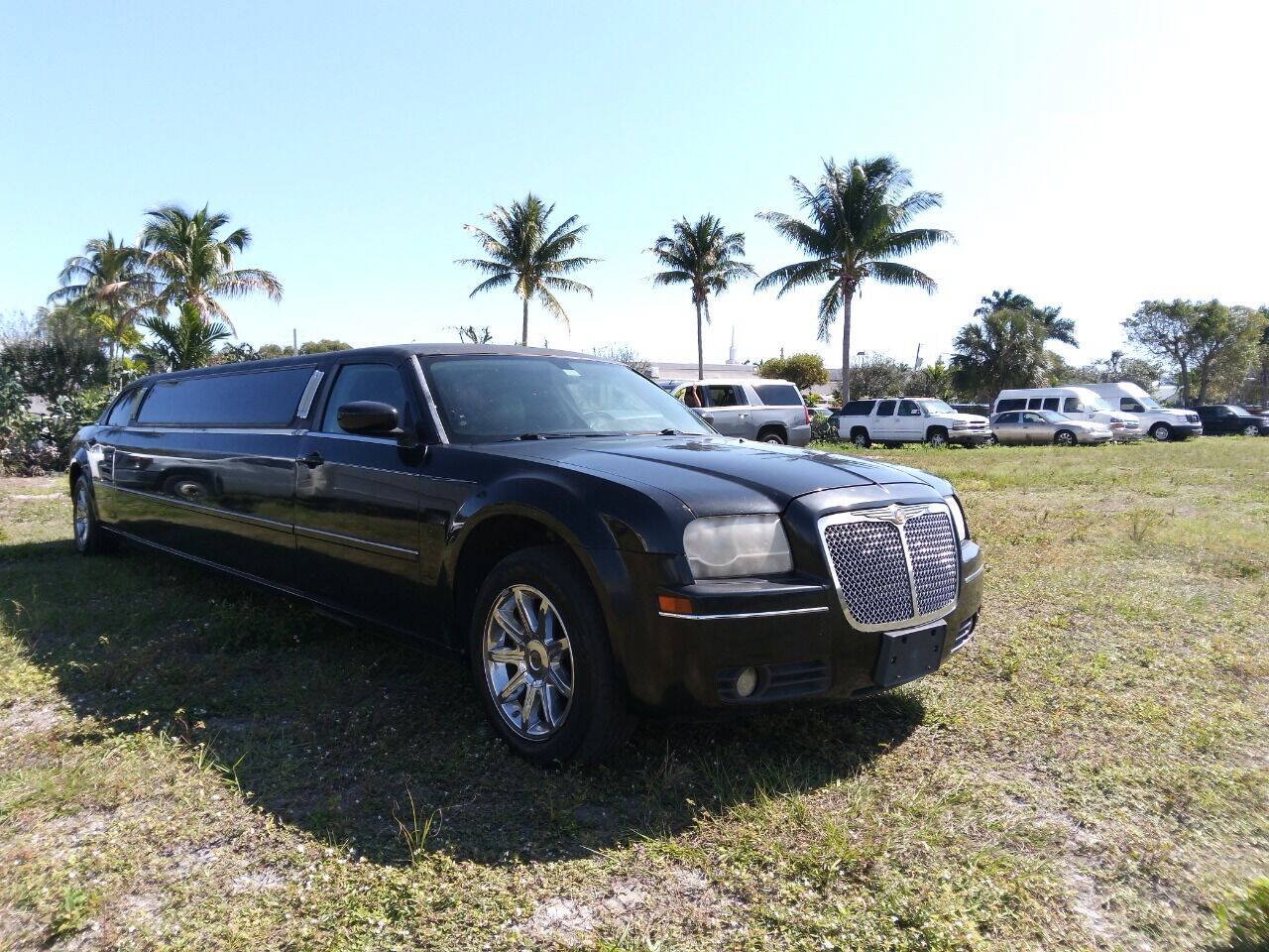 Used 2006 Chrysler 300 Touring RWD image 1