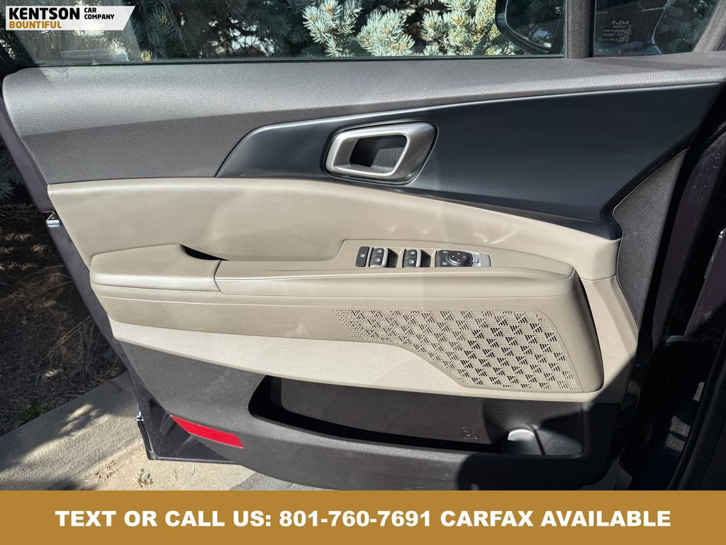 Used 2025 Kia Carnival FWD image 20